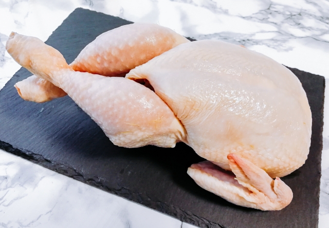 鶏もも肉のカロリーや糖質は一枚どのくらい？皮なしやゆでると減る？