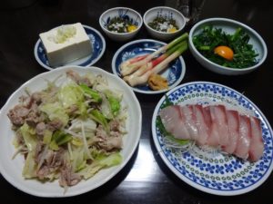 肉野菜炒めと刺身の献立